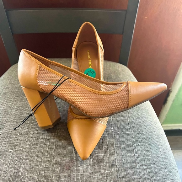 Beautiful thick heeled shoes - Picture 2 of 3